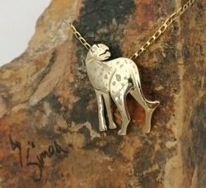 9ct Cheetah Looking Back Gold Pendant - Image 1