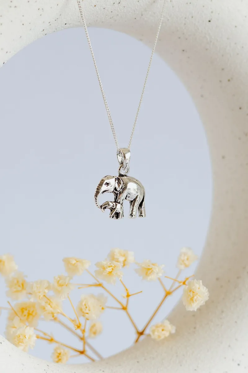Mom and baby Elephant Pendant - Image 1