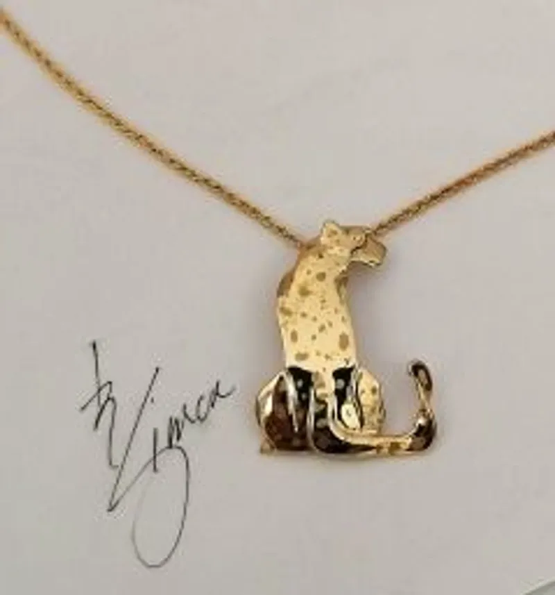 Cheetah sitting 9ct Gold Pendant - Image 1