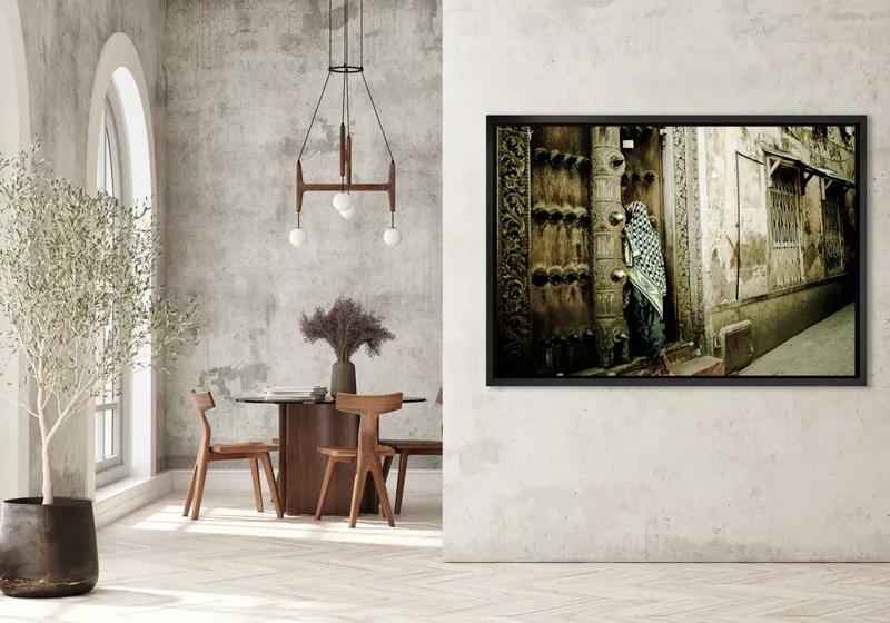 The woman and the door - Image 7