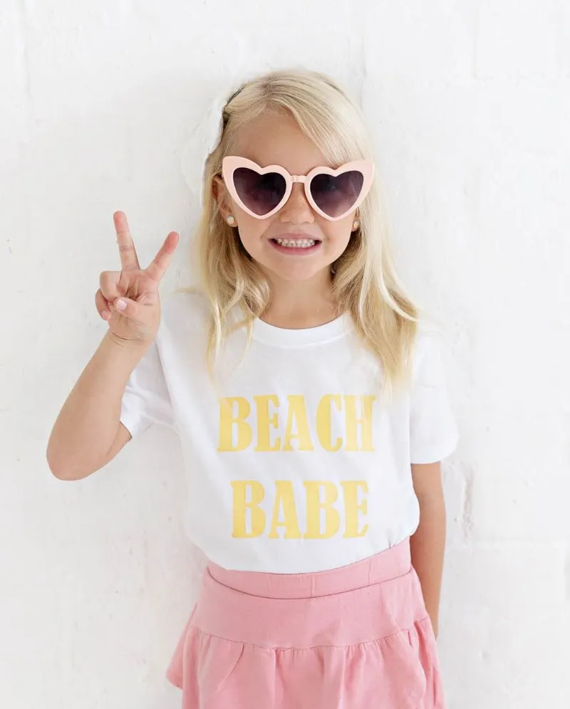T-Shirt-Beach-Babe-Yellow - Image 1