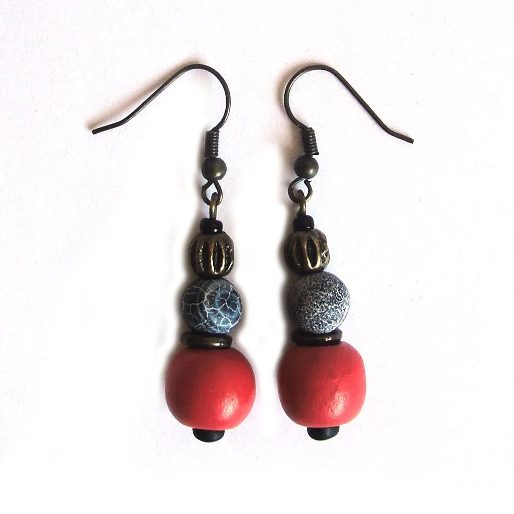 Wood with black crackle agate and antique brass earrings - ERAS01