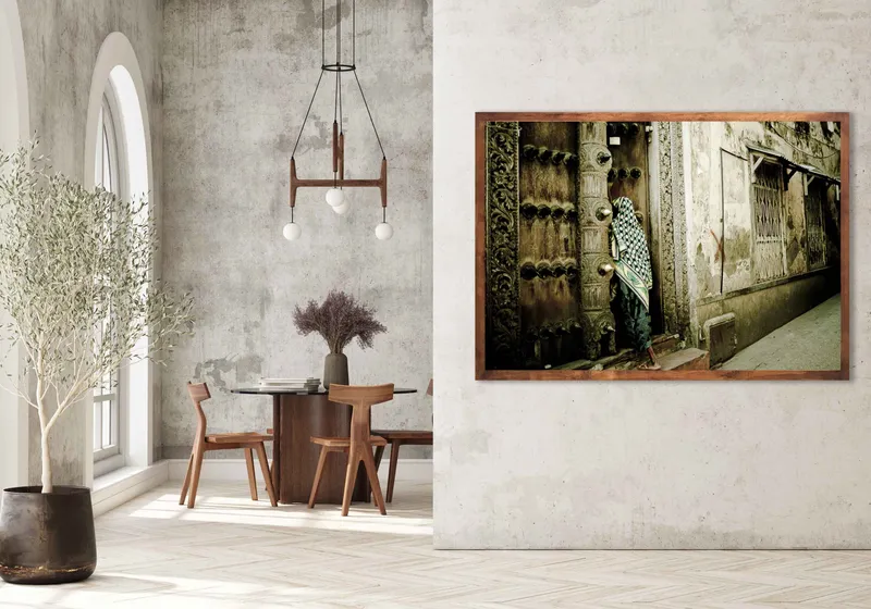 The woman and the door - Image 1