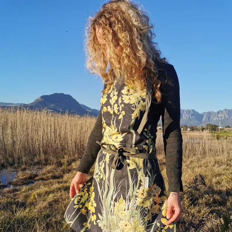 Sunrise Feast Linen Apron - Image 5