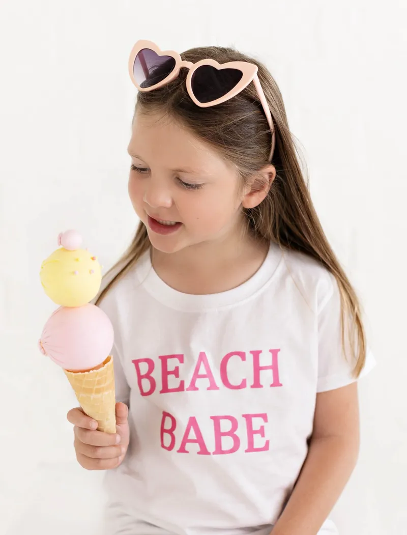 T-Shirt-Beach-Babe- Barbie Pink - Image 1