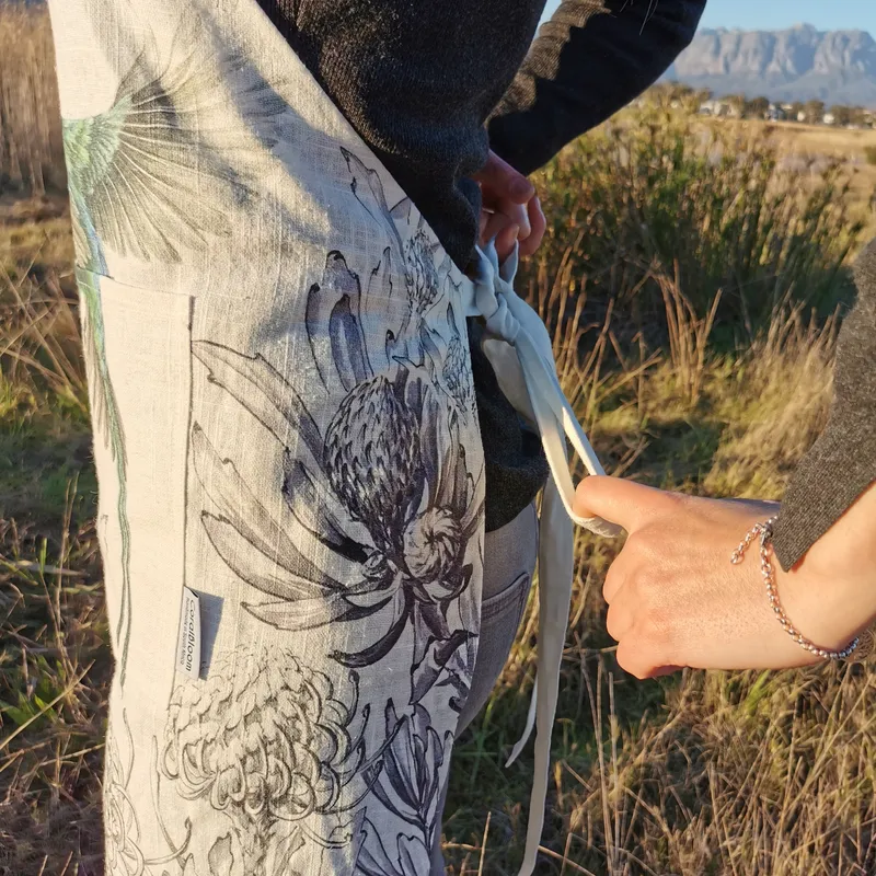 Malachite Medley Linen Apron - Image 4