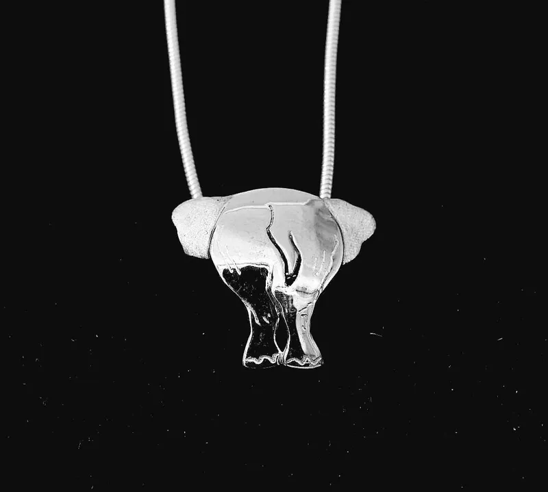 Ele Behind (s)Pendant in Sterling Silver - Image 1