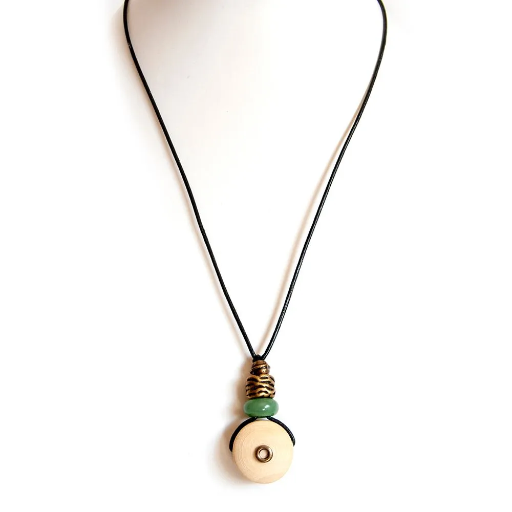 Cream wood pendant with green Aventurine and antique brass - NWAS03