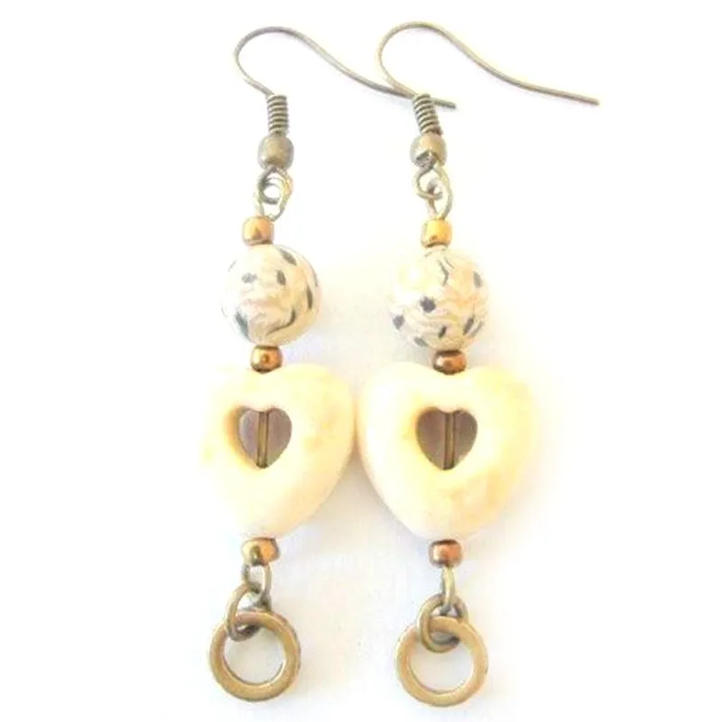 Small howlite stone heart earrings - ERGM09