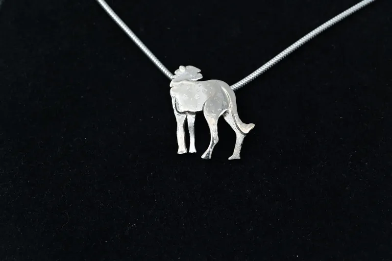 Cheetah Looking back Pendant in Sterling Silver - Image 2
