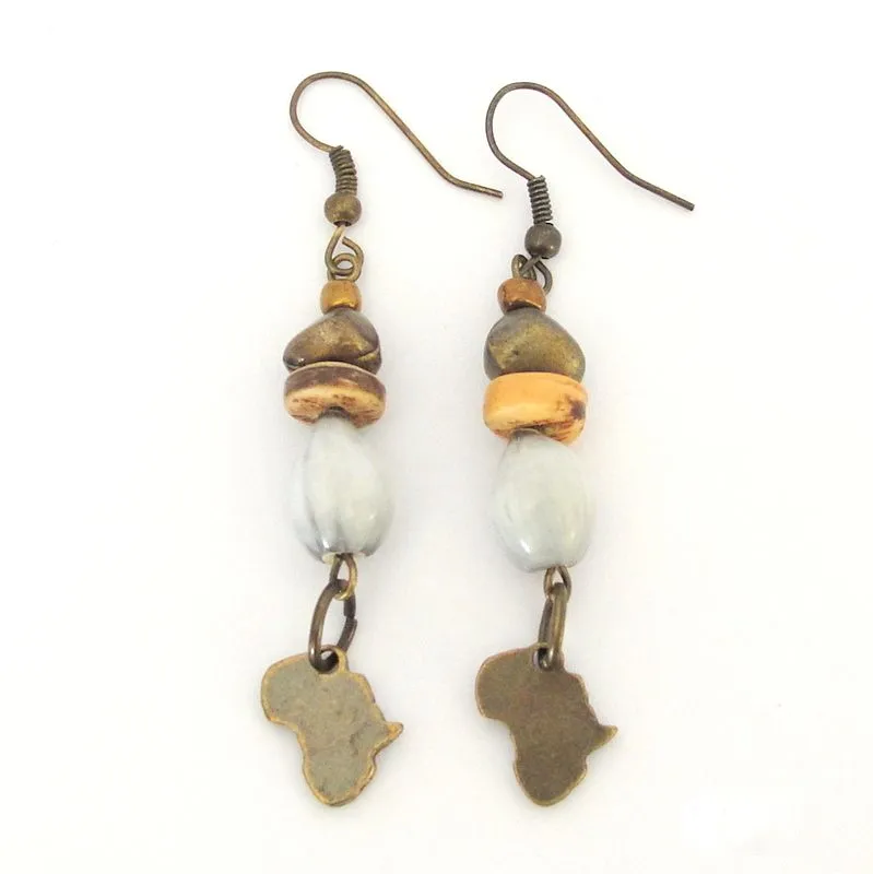 Grey seed, coconut wood & antique brass earrings - ERE80A