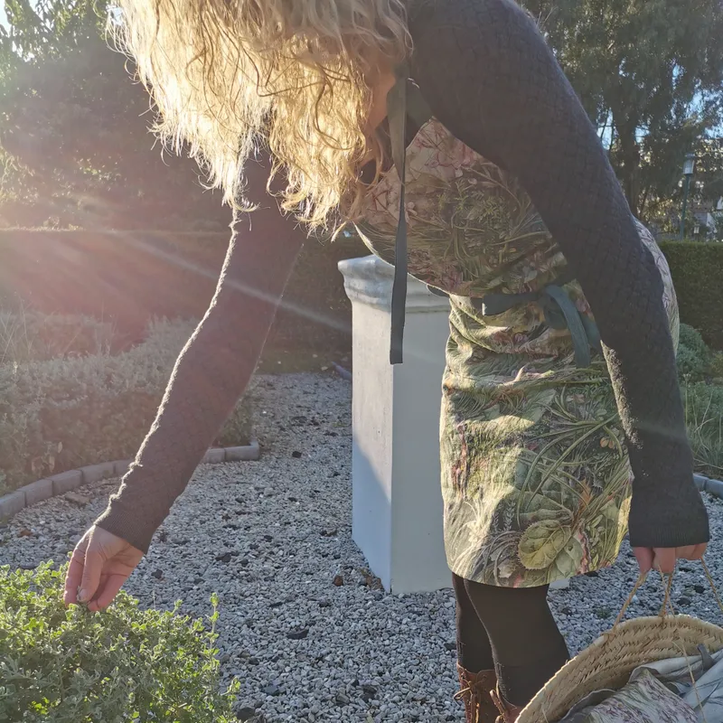 Mountain Orchids Linen Apron - Image 4