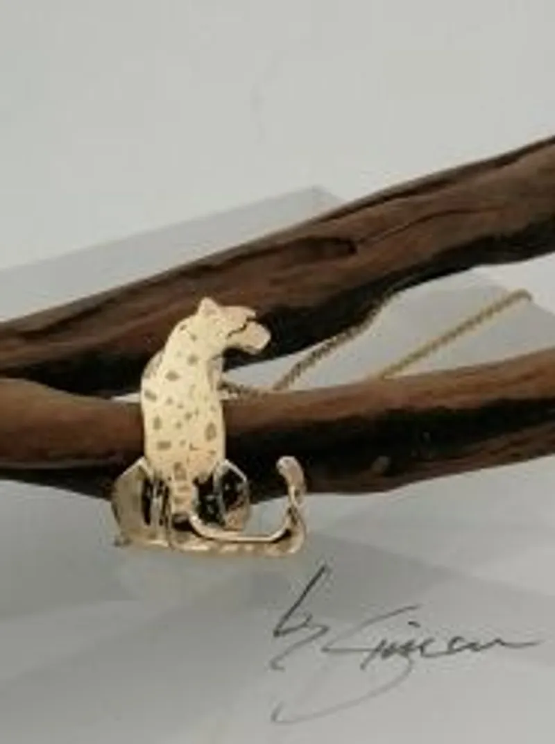 Cheetah sitting 9ct Gold Pendant - Image 2