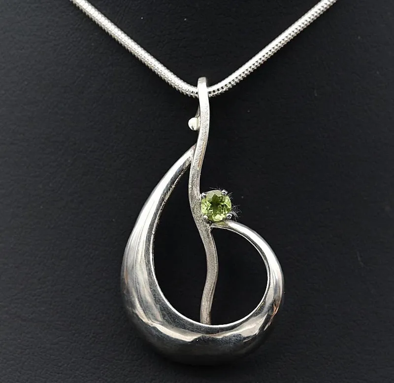 Oval Peridot Pendant Sterling Silver - Image 3