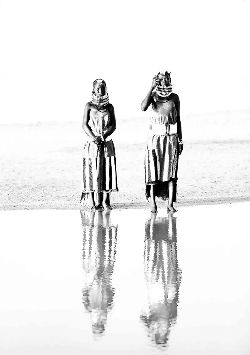Turkana women silhouette - Image 2