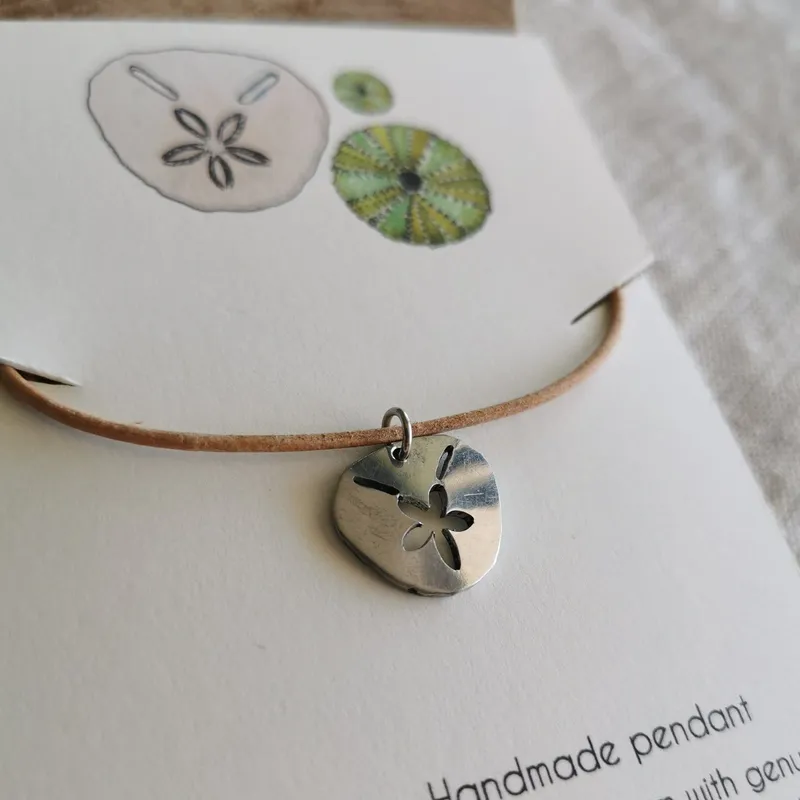 Pansy Shell Pendant - Image 2