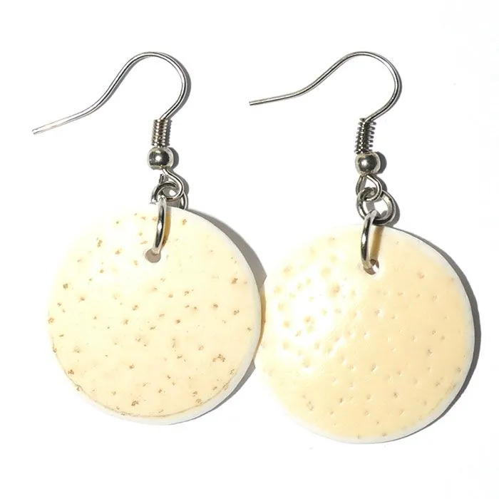 Small round ostrich shell earrings - ERE28A