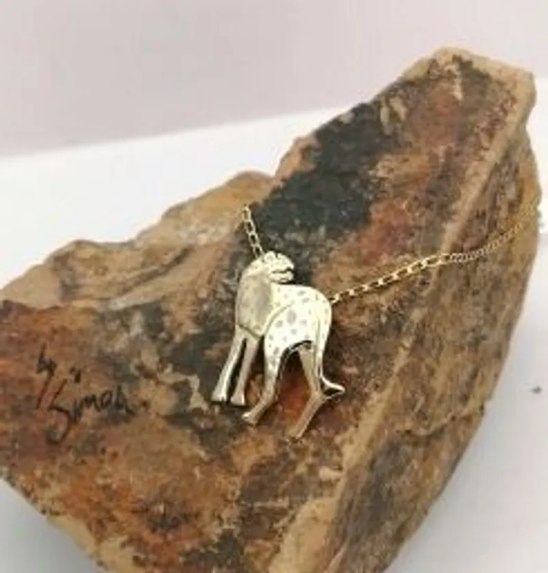 9ct Cheetah Looking Back Gold Pendant - Image 2