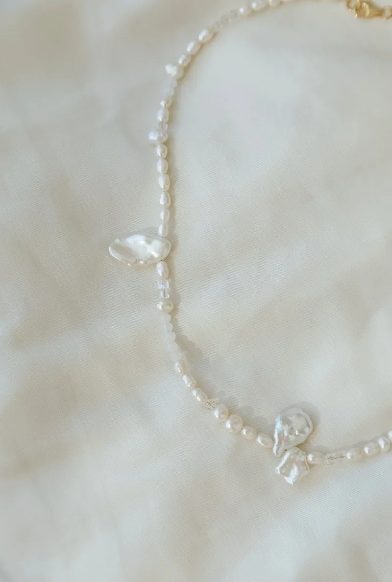 Camille Pearl Choker - Image 2