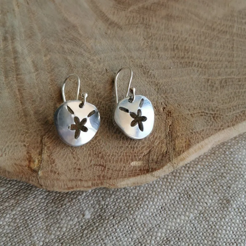 Pansy Shell Earrings - Image 1