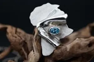 Africa Crinklecut London Blue Topaz