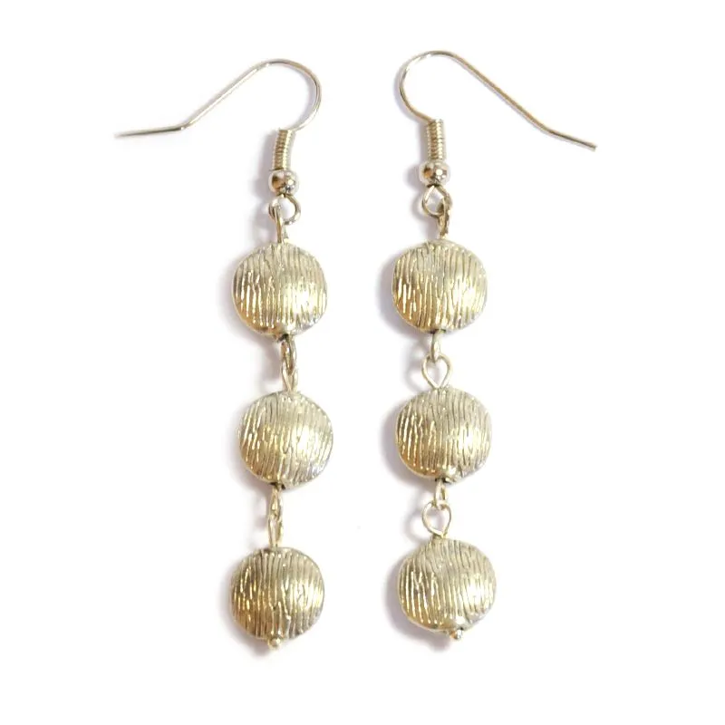 Textured silver coloured nickel free metal earrings - ERE170